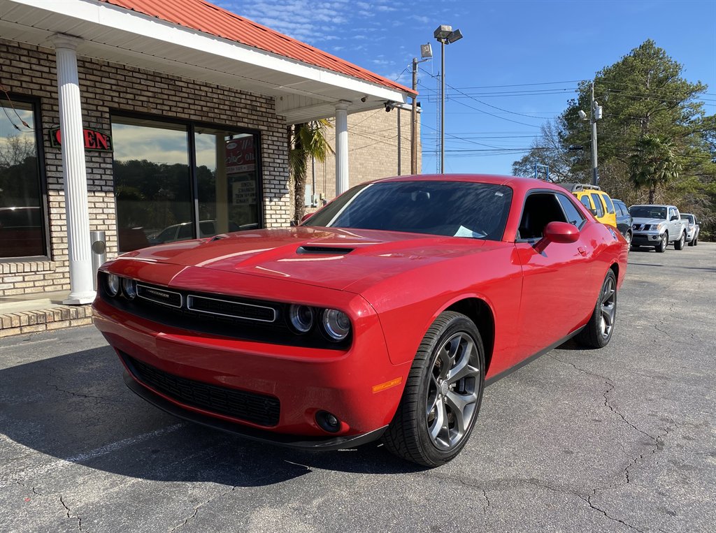 2015 Dodge Challenger SXT's photo