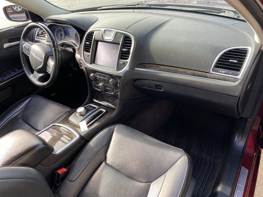 2017 Chrysler 300 C - Photo 11