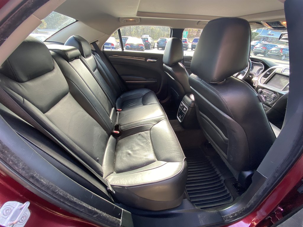 2017 Chrysler 300 C - Photo 10
