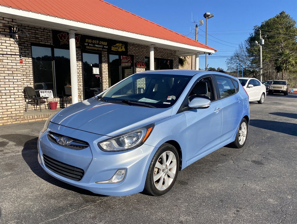 2013 Hyundai Accent SE's photo